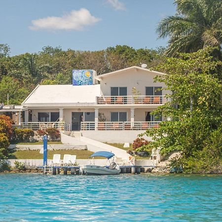 Casa Sol Y Luna Bacalar Bed and Breakfast Exteriör bild