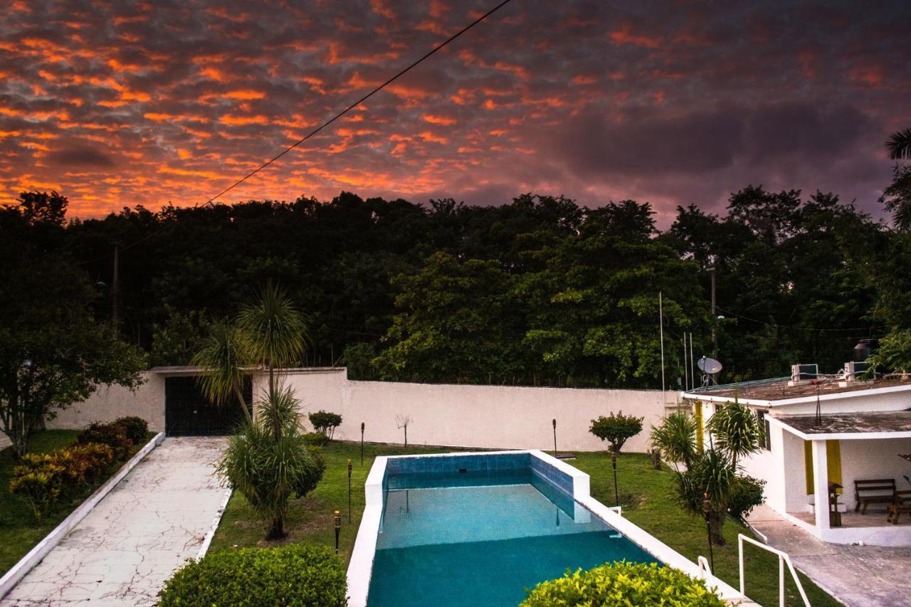Casa Sol Y Luna Bacalar Bed and Breakfast Exteriör bild